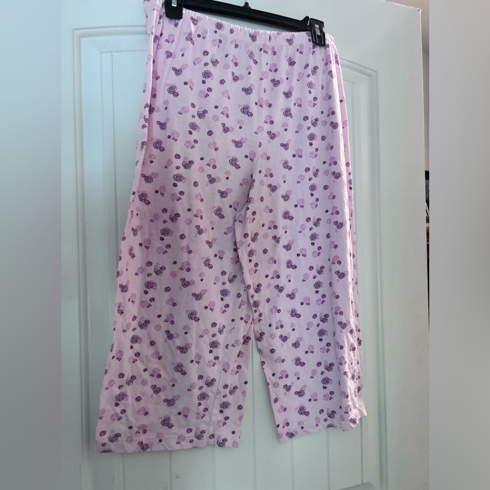 ☀️3/$15☀️ croft & barrow Pink Pajama Bottoms with Purple Floral Roses Print